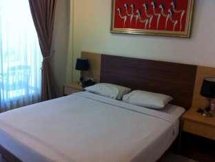 Riau Hotel *